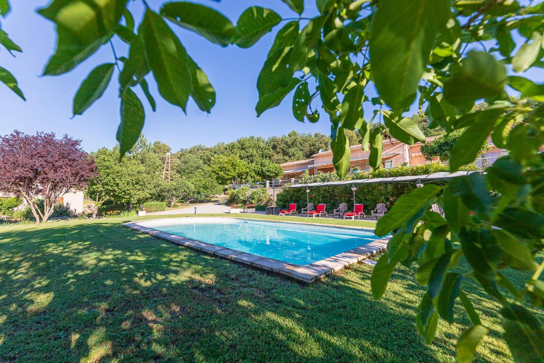 Bed and Breakfast La Bastide Des Roses Saint-Julien-d'Asse Exterior foto