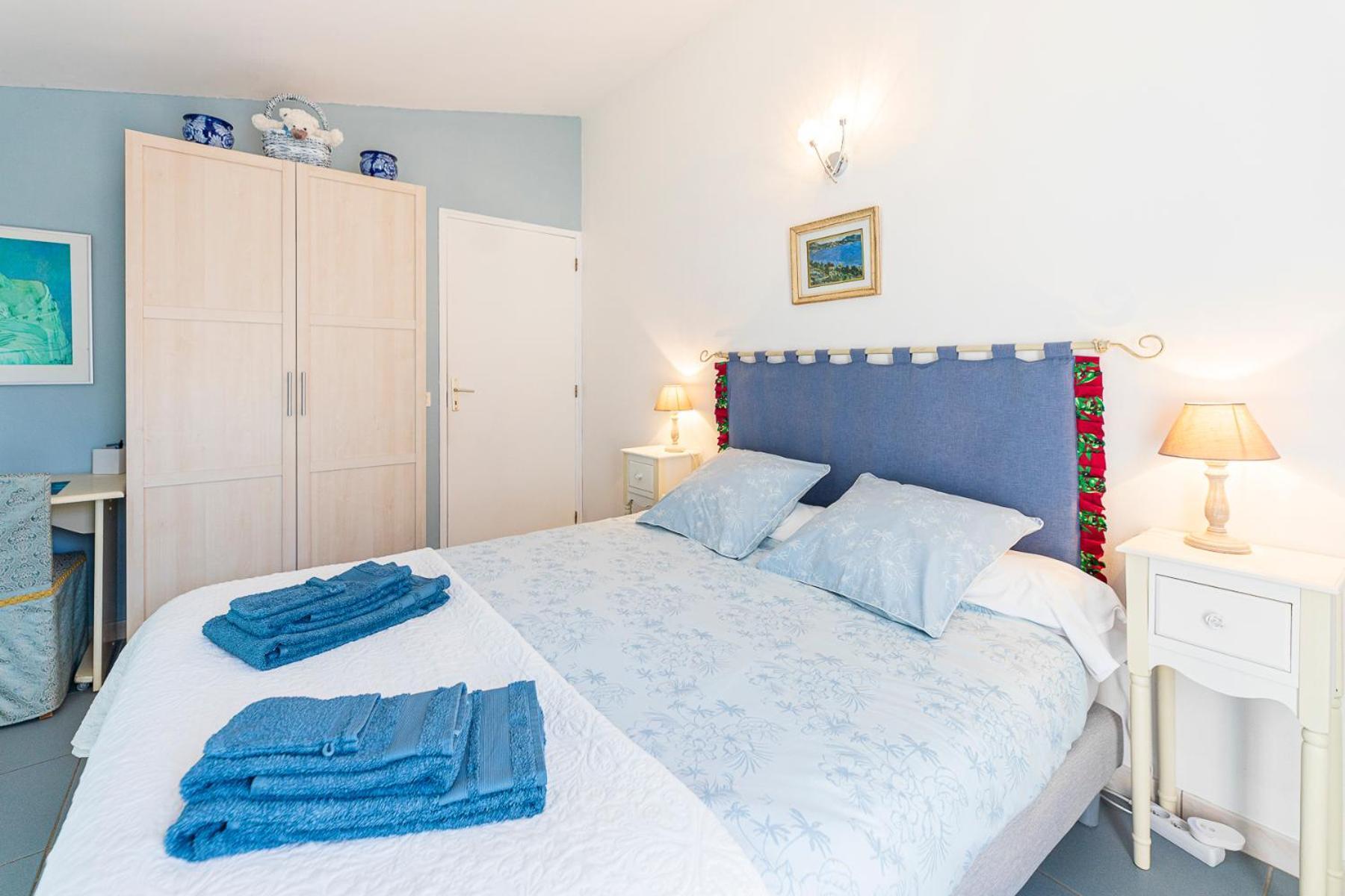 Bed and Breakfast La Bastide Des Roses Saint-Julien-d'Asse Exterior foto