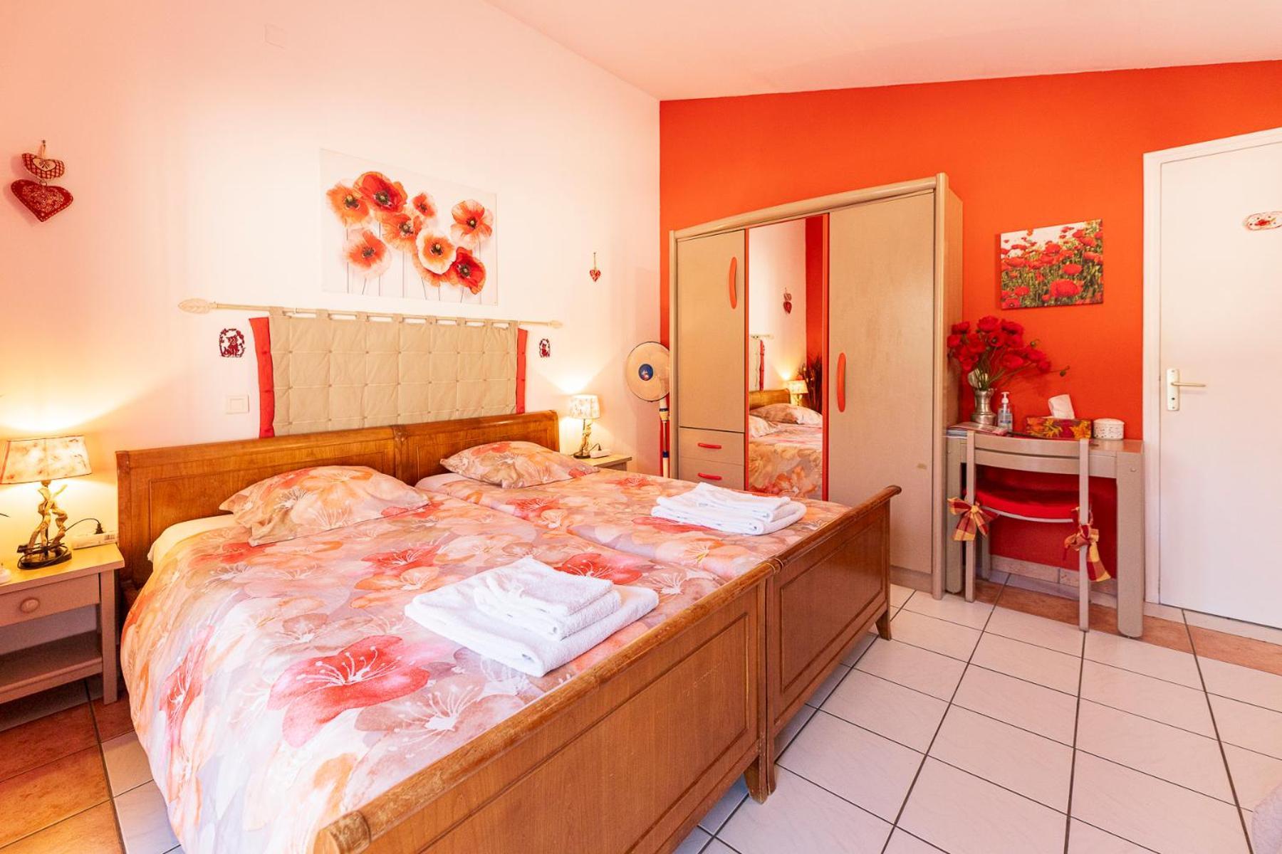 Bed and Breakfast La Bastide Des Roses Saint-Julien-d'Asse Exterior foto